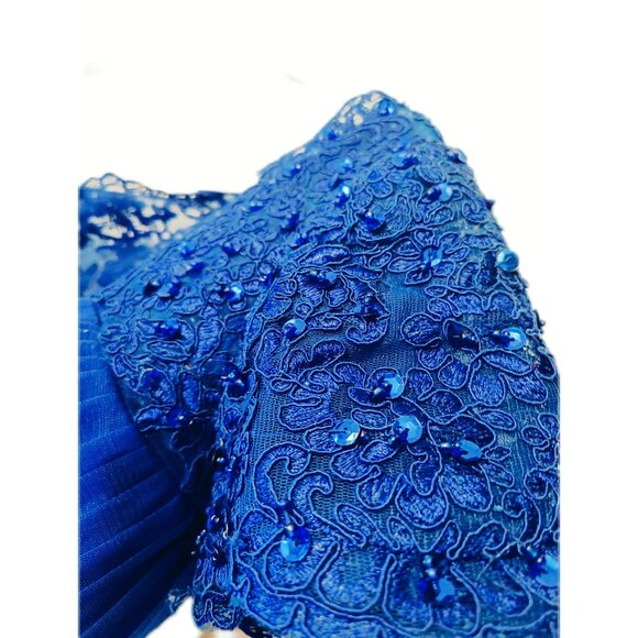 STACEE'S gorgeous formal gown - Picture 10 of 11